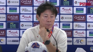 Detik-detik Shin Tae Yong Tolak Salaman dengan Media Officer Bahrain usai Preskon