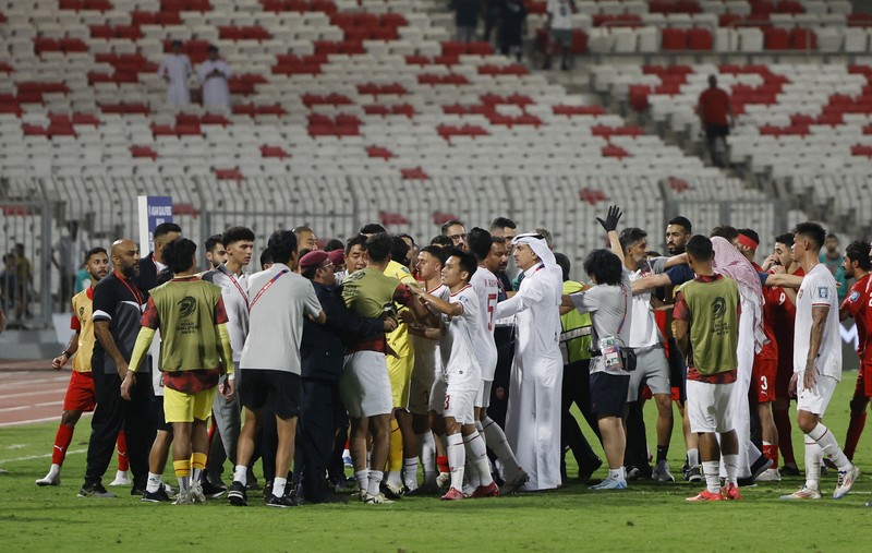 Skuad Timnas Indonesia pertandingan Putaran Ketiga , babak kualifikasi Piala Dunia Bahrain vs Indonesia di Stadion Nasional Bahrain, Riffa, Kamis, 10/10. REUTERS/Hamad I Mohammed