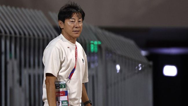 Kabar pemecatan Shin Tae Yong sebagai pelatih Timnas Indonesia memantik reaksi sejumlah selebritas. Sebagian berterima kasih pada STY.