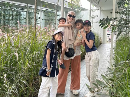 Vakum dari Dunia Hiburan, Intip 7 Potret Fanny Febriana Bareng Empat Anak