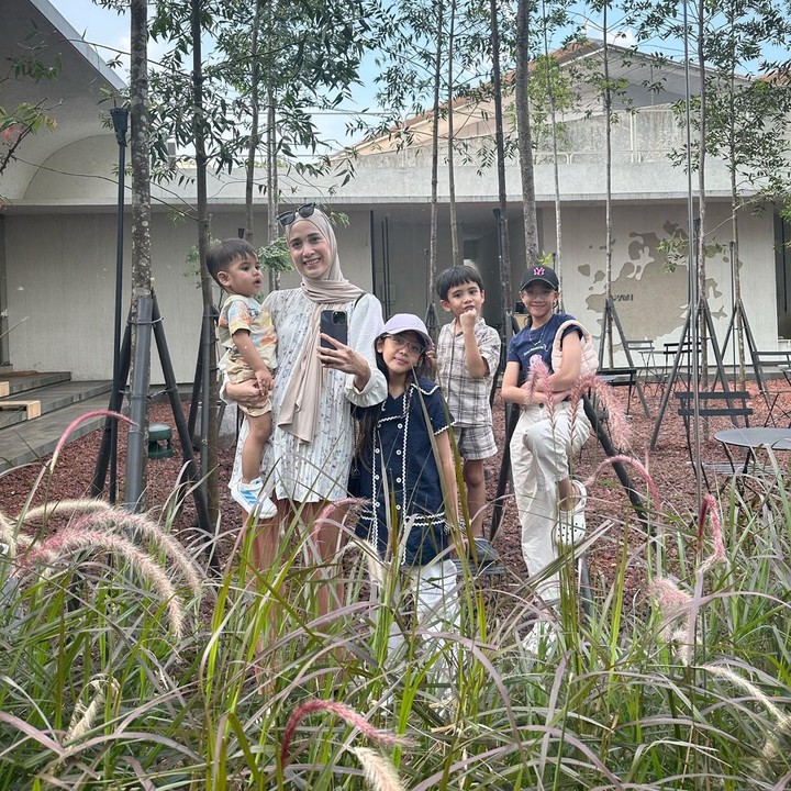 <p>Pada 1 Maret 2019, Fanny dikaruniai seorang anak laki-laki bernama Dylan Arrayan Badruddin yang disusul oleh anak keempat, Arkanza Badruddin pada 27 Juli 2022. (Foto: Instagram @fannyfabriana)</p>
