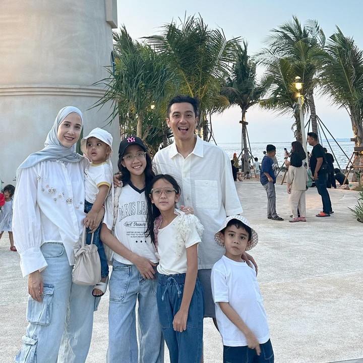 <p>Bunda masih ingat dengan Fanny Febriana? Aktris asal Bandung ini mengawali kariernya sebagai model hingga aktif membintangi film dan serial TV. Namun, ia sudah jarang terlihat sejak beberapa tahun lalu lantaran sibuk menjalani kehidupan rumah tangganya. (Foto: Instagram @fannyfabriana)</p>