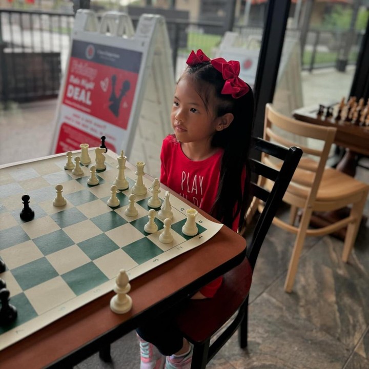 <p>Dalam unggahannya, Farah Quinn menceritakan tumbuh kembang Yaya yang semakin mengagumkan. Ia mempelajari banyak hal baru di usia muda. <em>"She’s growing into such a bright and curious soul—obsessed with chess, science, arts, and golf.</em> (Dia tumbuh menjadi anak yang ceria dan penuh rasa ingin tahu dengan catur, sains, seni, dan golf)," ujarnya. (Foto: Instagram @farahquinnofficial)</p>