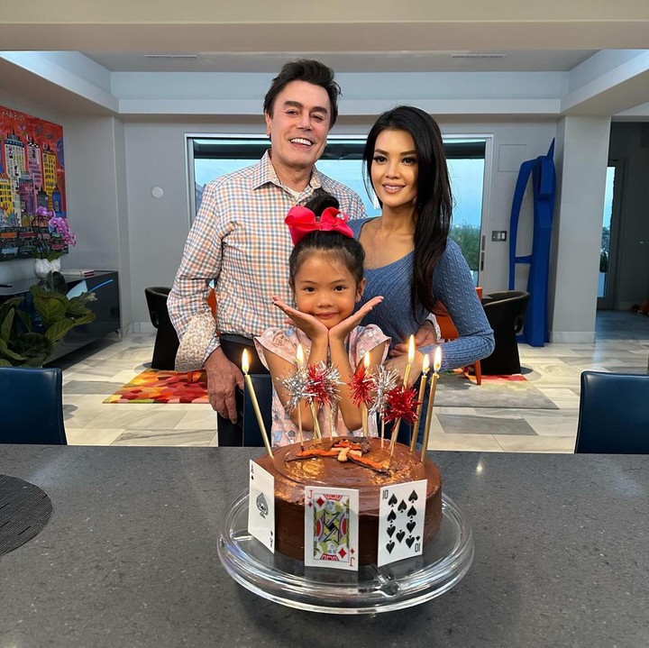 <p>Farah Quinn dan sang suami, Charlest Jost merayakan ulang tahun sang anak, Amaira atau yang akrab disapa Yaya. Putri kecil mereka sudah berusia enam tahun, Bunda. (Foto: Instagram @farahquinnofficial)</p>