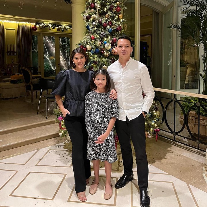 <p>Putri sulungnya, Benaya Maika Rompies lahir pada 15 Juli 2012. Tak terasa, kini ia sudah beranjak remaja, Bunda. (Foto: Instagram @benjoshua_r)</p>