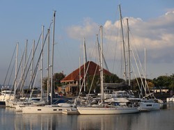 17 Yacht Rombongan Sail 2 Indonesia Rally 2024 Berlabuh di Marina Boom