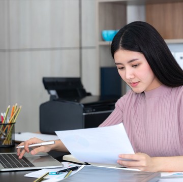 Nggak Sama, Kenali Perbedaan Frugal Living dan Pelit