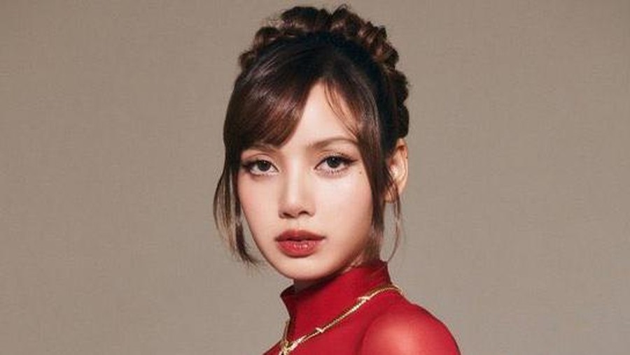 Gaya Lisa BLACKPINK Pakai Gaun Terawang Merah, Harga Kalungnya Bikin Syok