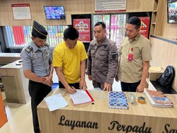 Penampakan Perwira Brimob Terpidana Persetubuhan ABG Dieksekusi ke Tahanan