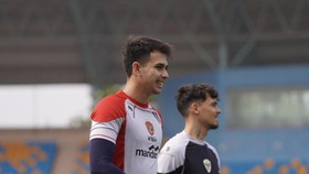 FOTO: Timnas Indonesia Latihan Perdana di China, Full Senyum dan Tawa