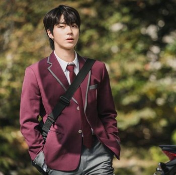 Menurut Ilmu Psikologi, Ini Alasan Kenapa Karakter Fiksi Sering Bikin Kamu Jatuh Cinta