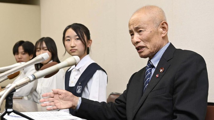 The head of the Norwegian Nobel Committee, Joergen Watne Frydnes, announces the Nobel Peace Prize 2024 for the Japanese organization Nihon Hidankyo, in Oslo, Norway October 11, 2024.  NTB/Javad Parsa/via REUTERS   ATTENTION EDITORS - THIS IMAGE WAS PROVIDED BY A THIRD PARTY. NORWAY OUT. NO COMMERCIAL OR EDITORIAL SALES IN NORWAY.