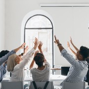 Bekerja Bareng 4 Zodiak Ini Dijamin Lancar! Mereka Jago Teamwork