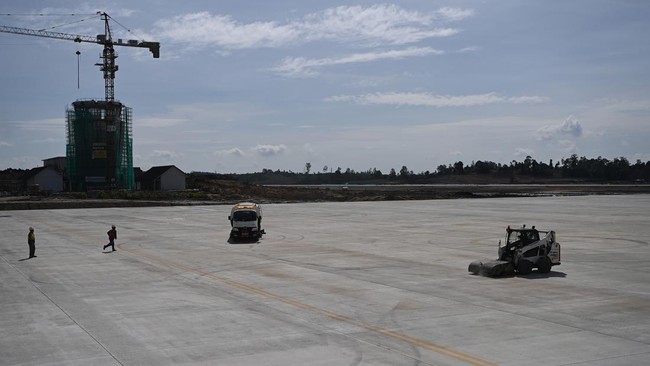 Kemenhub Ungkap Nasib Bandara IKN Usai 'Ditinggal' Jokowi Kemenhub menyebut pembangunan bandara IKN masih terus berjalan. Saat ini ada sejumlah bangunan yang belum beres.