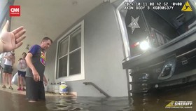 VIDEO: Momen Dramatis Evakuasi Korban Badai Milton di Florida