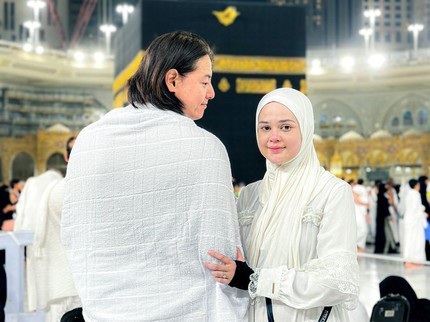 Terpopuler: Potret Cut Meyriska & Roger Danuarta Umrah bersama Anak