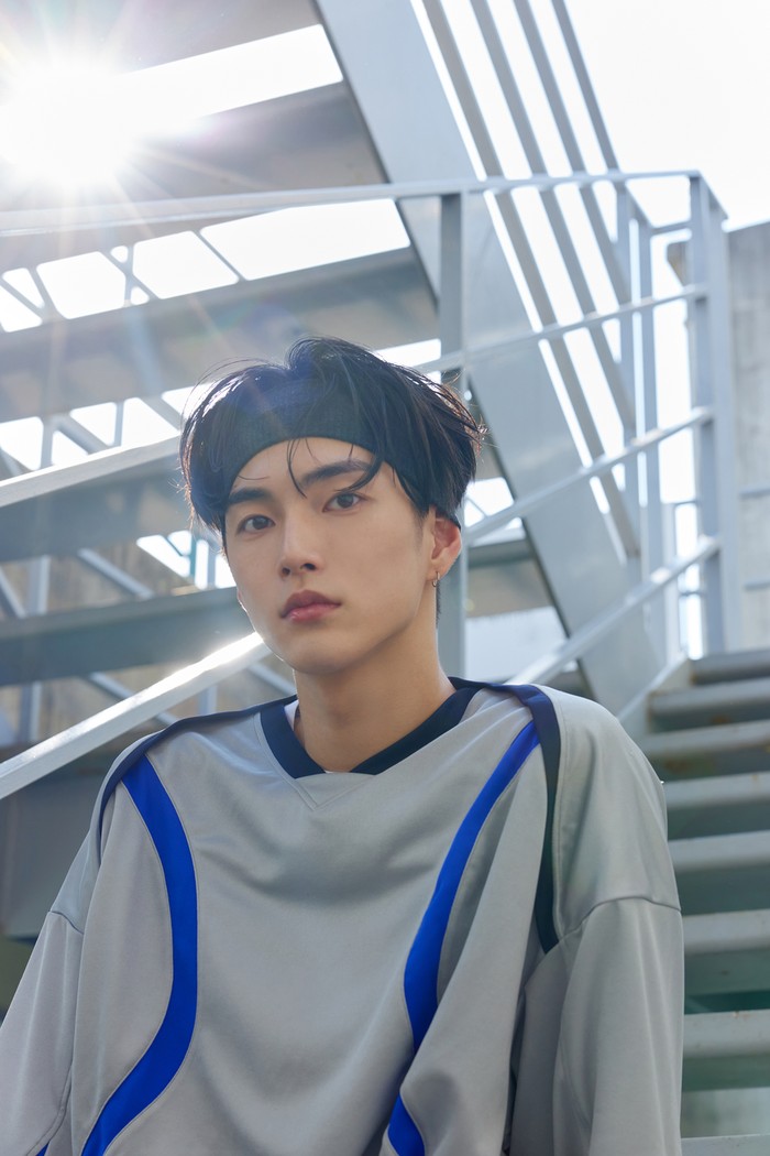 Idol K-Pop asli Korea dengan MBTI INFP ini diketahui sempat menjadi trainee di SOURCE MUSIC, agensi yang kini menaungi LE SSERAFIM, sebelum akhirnya pindah ke SM Entertainment untuk menjalani sisa masa pelatihannya di sana./ Foto: x.com/RIIZE_official