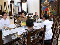 Jokowi Unggah Momen Diskusi Bareng Prabowo-Gibran Siang Ini
