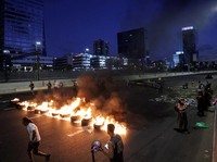 Israel Chaos! Warga Blokade & Bakar Jalan, Tuntut Netanyahu Israel Chaos! Warga Blokade & Bakar Jalan, Tuntut Netanyahu
