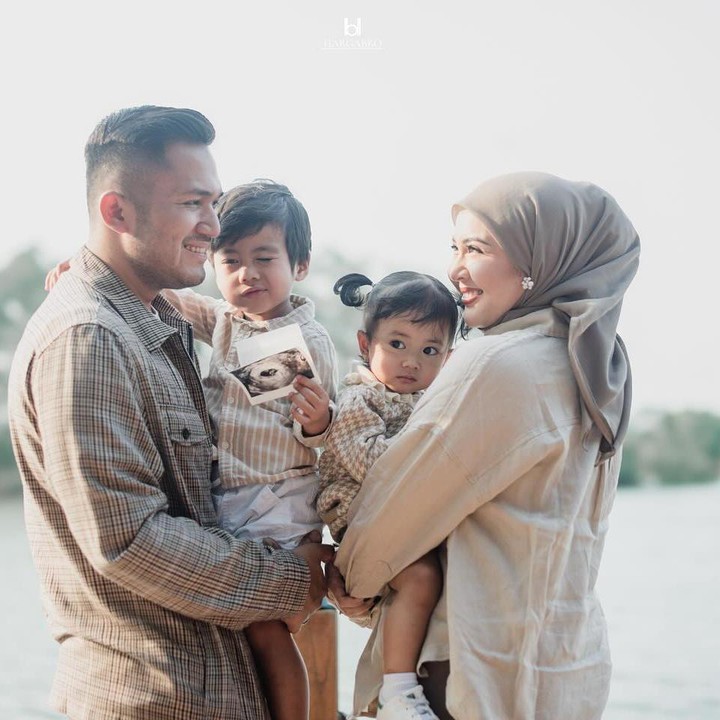 Anna Lisovskaya pornografik fotosuratlar Yalangoch keksalarning fotosuratlari