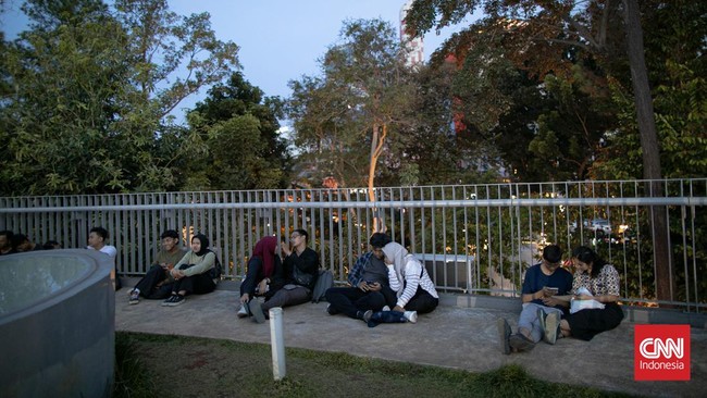 Anggota Pemuda Pancasila meminta maaf karena telah meminta warga untuk izin ke ormas PP sebelum membuat konten di Taman Literasi Blok M, Jaksel.