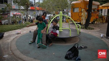  Menikmati Sore di Taman Literasi Blok M Jakarta