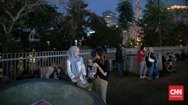 FOTO: Menikmati Sore di Taman Literasi Blok M Jakarta