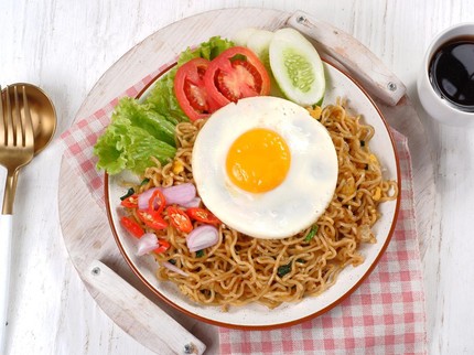 4 Cara Sederhana Masak Mie Instan yang Sehat