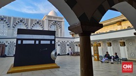 FOTO: Miniatur Ka'bah di Atas Mall Jakarta