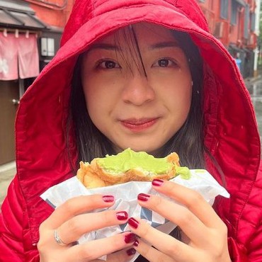 Pakai Hijab Saat Manggung di Aceh, Bernadya Banjir Pujian