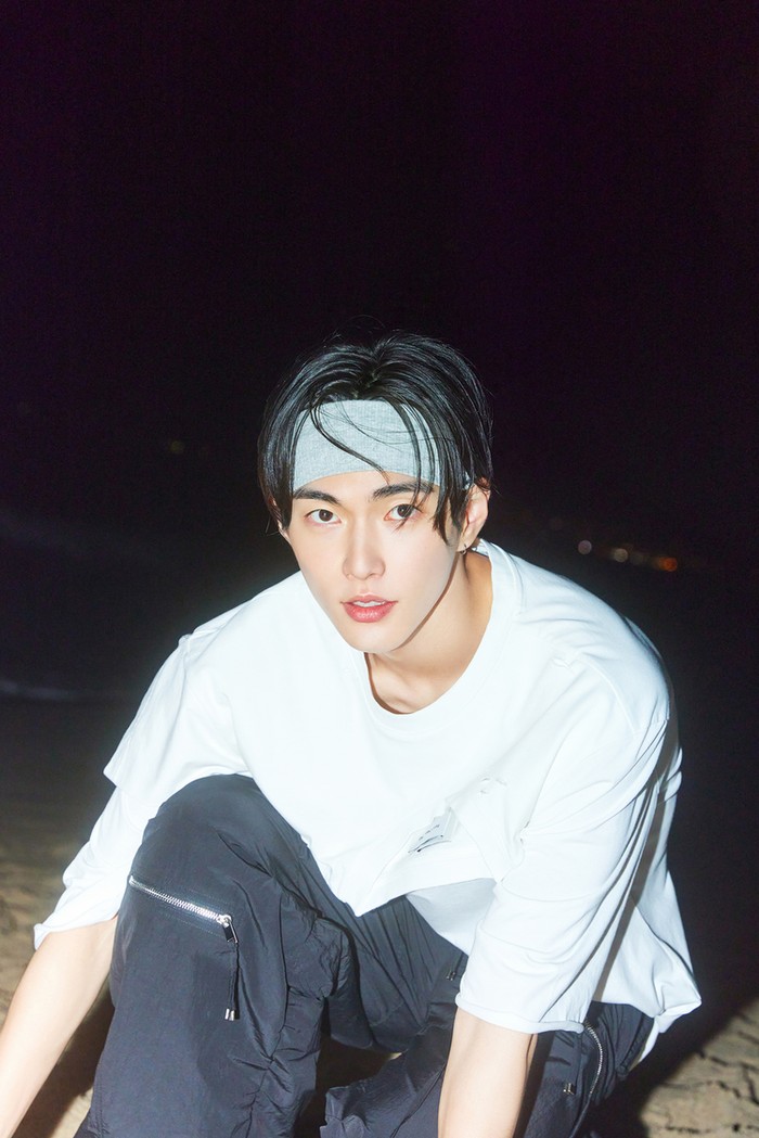 Setelah total dua tahun setengah menjadi trainee, artis Korea lulusan School of Performing Arts Seoul (SOPA) ini akhirnya memulai karier musiknya di industri hiburan Korea Selatan sebagai anggota RIIZE pada 4 September 2023./ Foto: x.com/RIIZE_official