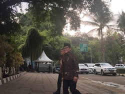 Lempar Senyum, Cak Imin Merapat ke Rumah Prabowo Susul Calon Menteri