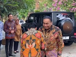 Bambang Pacul Bisikkan Sesuatu ke Gibran Rakabuming Raka