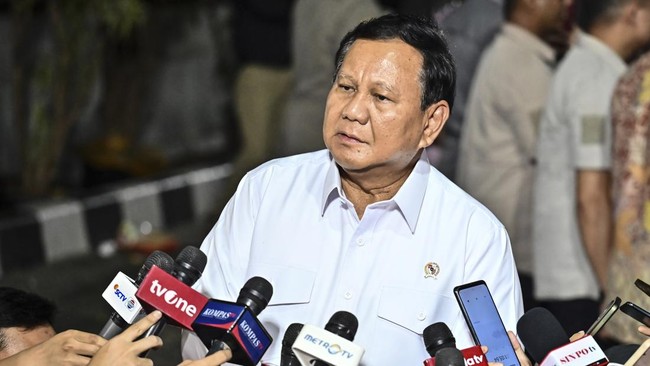 Prabowo dinilai memberikan 'karpet merah' bagi orang-orang Jokowi masuk ke kabinetnya. Bentuk balas budi politik.