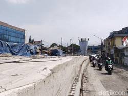 Uji Nyali Kesabaran Hati di Perlintasan Bandung-Cimahi