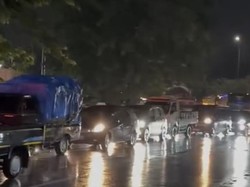 Jalan Transyogi Banjir Malam Ini, Lalin Macet hingga Exit Tol Cibubur