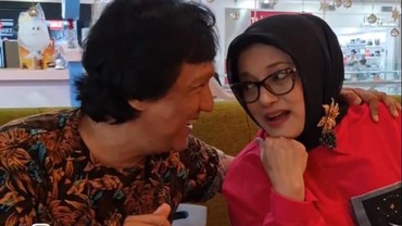 7 Foto Kenangan Ikang Fawzi Rayakan Ulang Tahun Terakhir Marissa Haque