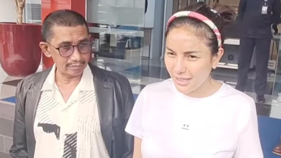 nikita mirzani Nikita Mirzani dan pengacaranya saat ditemui di LPSK.
