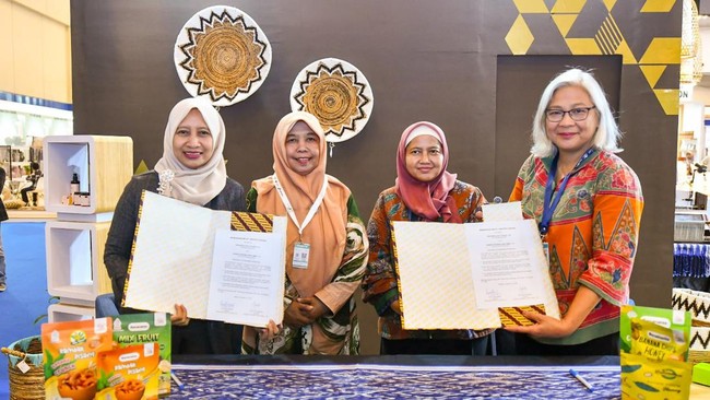 13 UMKM binaan Pertamina berhasil membukukan nilai transaksi ekspor senilai Rp163,5 miliar selama acara Trade Expo Indonesia 2024.
