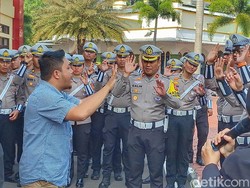 Polisi di Bandung Dibekali Bahasa Isyarat