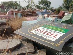 Viral Puluhan Kuburan Berstiker Disegel di Indramayu