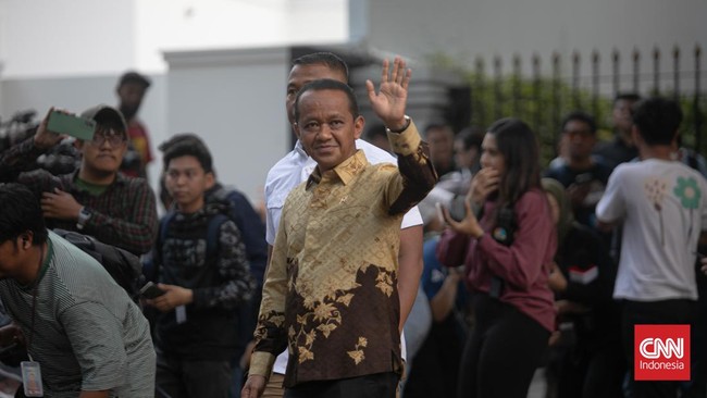 Setidaknya ada 15 menteri dan 1 wamen pemerintahan Jokowi yang dikumpulkan Prabowo di Kertanegara, mulai dari AHY, Tito Karnavian, hingga Sri Mulyani.