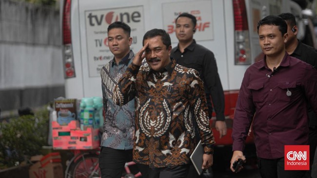 Dua jenderal Polri menjadi calon menteri kabinet Presiden Prabowo Subianto, mereka adalah Jenderal (Purn.) Tito Karnavian dan Komjen Agus Andrianto.