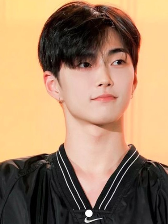 Dalam pernyataan resmi Seunghan, ia mengungkapkan tak ingin menyakiti pihak manapun baik itu para anggota RIIZE, agensi, maupun fans, sehingga hengkang dari grup dirasanya sebagai keputusan terbaik untuk semua./ Foto: x.com/AboutMusicYT