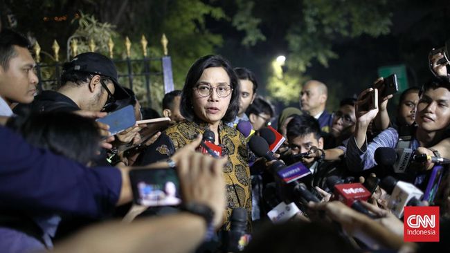 Kenapa Prabowo Masih Pilih Sri Mulyani Jadi Menkeu?