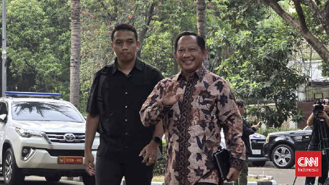 Sejumlah elite politik dan tokoh profesional berdatangan ke kediaman Prabowo di Jalan Kertanegara IV, Jakarta Selatan, Senin (14/10) ini.