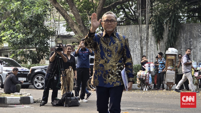 Menko Pangan Zulkifli Hasan mengungkap pemerintah berencana menambah kuota impor beras sebanyak 1 juta ton untuk menambah kebutuhan persediaan beras pemerintah.