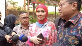 Venna Melinda Tampil Menyala Hadiri Sidang Cerai dari Ferry Irawan