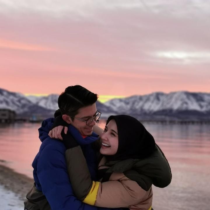 <p>Zaskia dan Irwansyah sangat menikmati momen sebagai pasangan suami istri juga orang tua dari seorang anak. Di usia sang putra yang sudah menginjak 3 tahun, keduanya kini dikabarkan kembali melalukan program bayi tabung, lho.(Foto: Instagram @zaskiasungkar15)<br /><br /></p>
