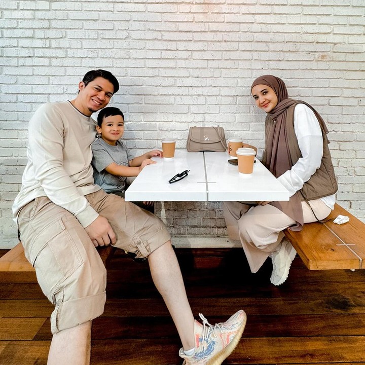 <p>Ukkasya sendiri lahir pada 30 Maret 2021 di RSIA Bunda, Menteng, Jakarta Pusat. Kehadiran Si Kecil nyatanya menjadi berkah dan membuat rumah tangga pasangan ini semakin bahagia. (Foto: Instagram @zaskiasungkar15)<br /><br /><br /></p>